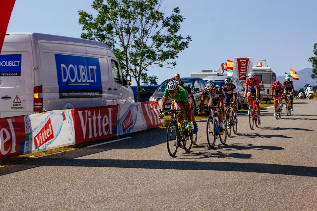 Sagan tightening the straps for the descent